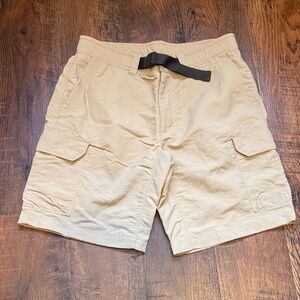 Like new The North Face brand khaki casual shorts in size 32